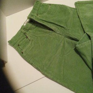 Corduroy pants, ladies.